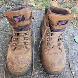 Women’s 7.5 D Redwing Workboot, Steel Toe, Waterproof