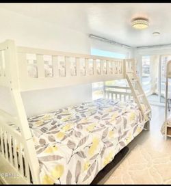 Twin/Full Bunk bed