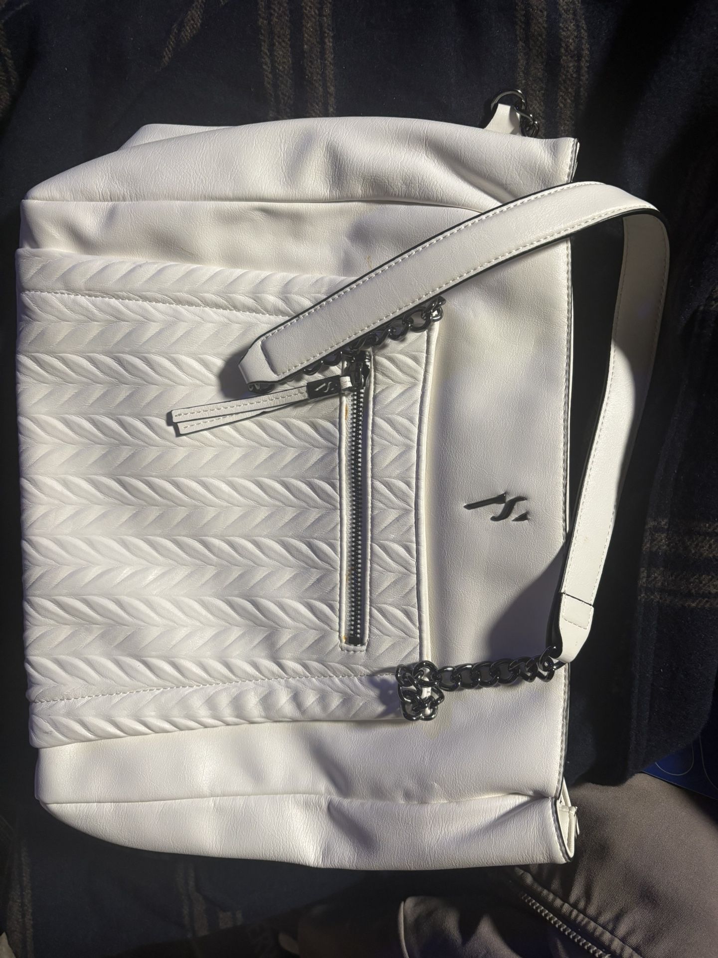 Vera Wang White Hand Bag