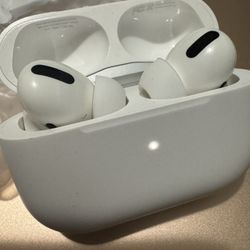 AIRPODS PRO (1st Gen) w/ Charging Case