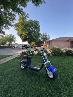 E - scooter $$1200) with battery and charger (FREE DELIVERY)￼