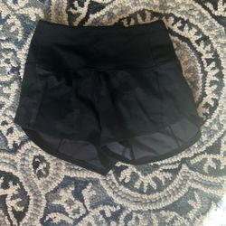 Lululemon Size 0 Camouflage Shorts 
