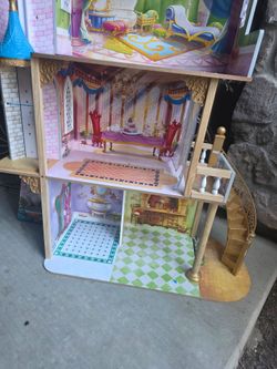 Disney Princess castle dollhouse