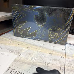 Pokémon Charizard Ultra-Premium Collection 