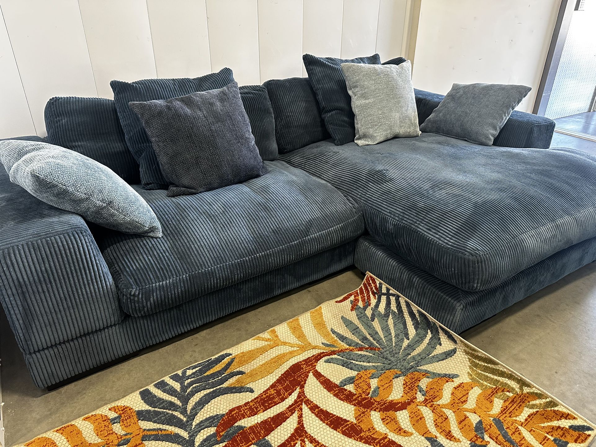 BLUE SECTIONAL COUCH W/ FREE DELIVERY