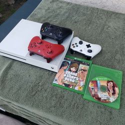 4 Great Games. San Andress GTA. GTA Vice City GTA3 GTA5. 3 brand new controllers. & 2020 Xbox One S 1000GB Has Games installed. $300! Bundles. Or Cash