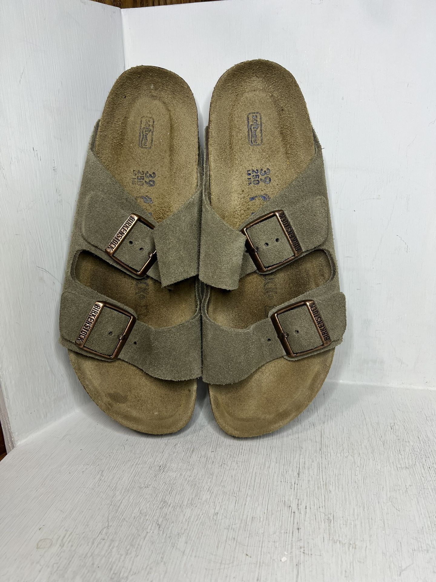 Birkenstock Taupe Suede Arizona Soft Footbed Sandal L8 M6 Size 39
