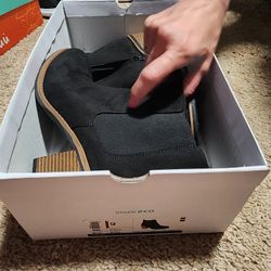 Size 9 Womans Short Heeled Boots