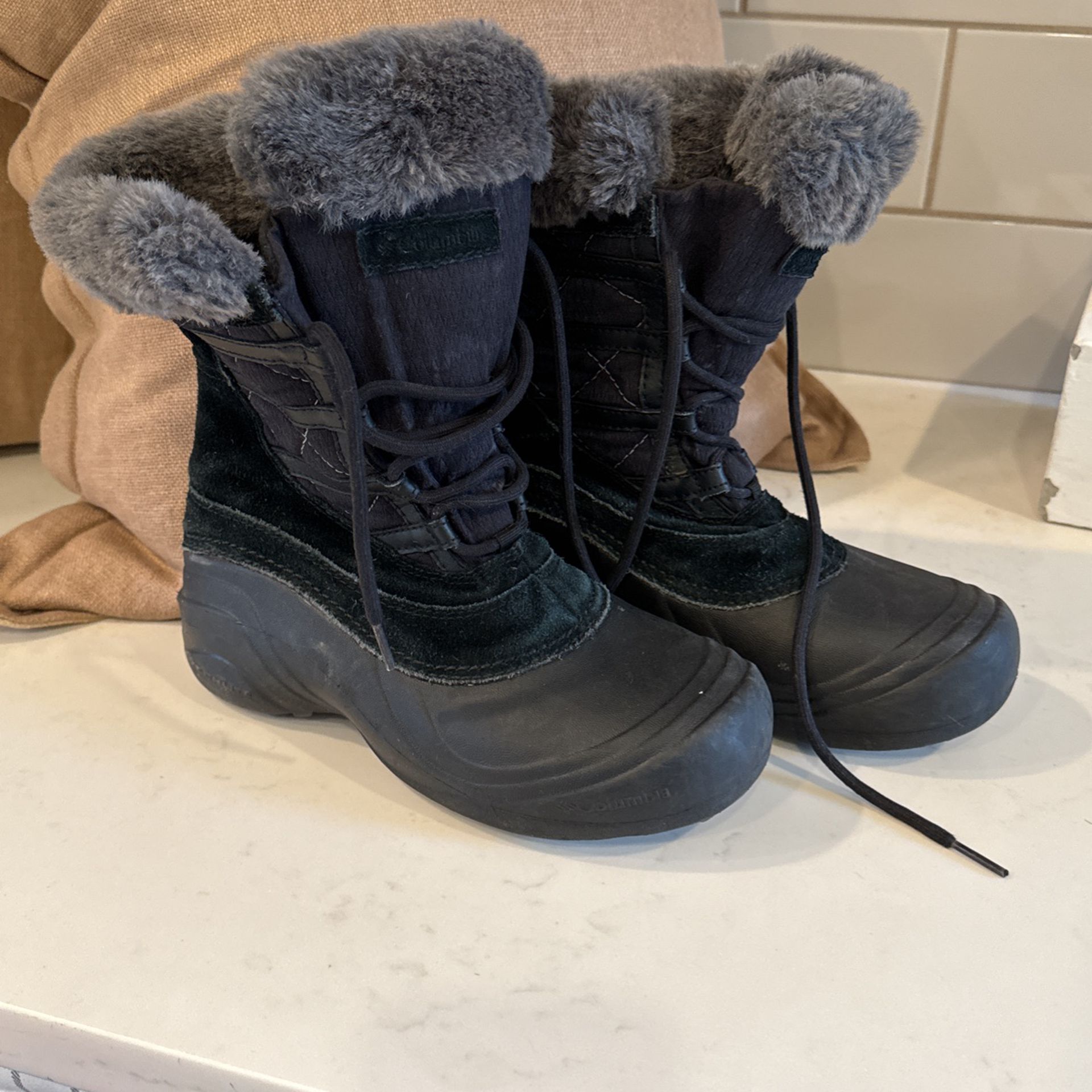 Columbia Women’s/ Kids Snow Boots Size 6