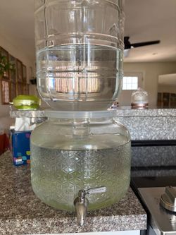 Glass jugs and water dispenser