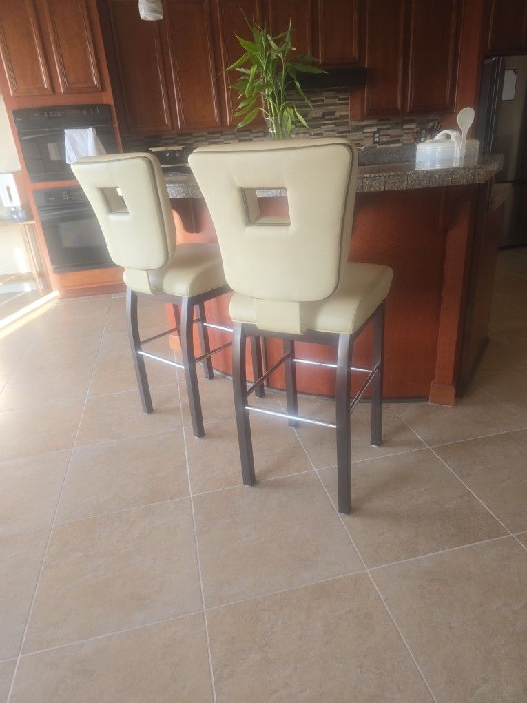 2 Stools