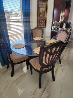 Dining set with 4 chairs / comedor con 4 sillas