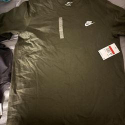 Nike Large Tees (BRAND NEW WITH TAG)