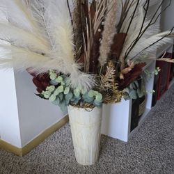 Beautiful Vase And Flowers 