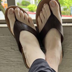 b.o.c. Brown Leather Thong Sandal. Size 9M
