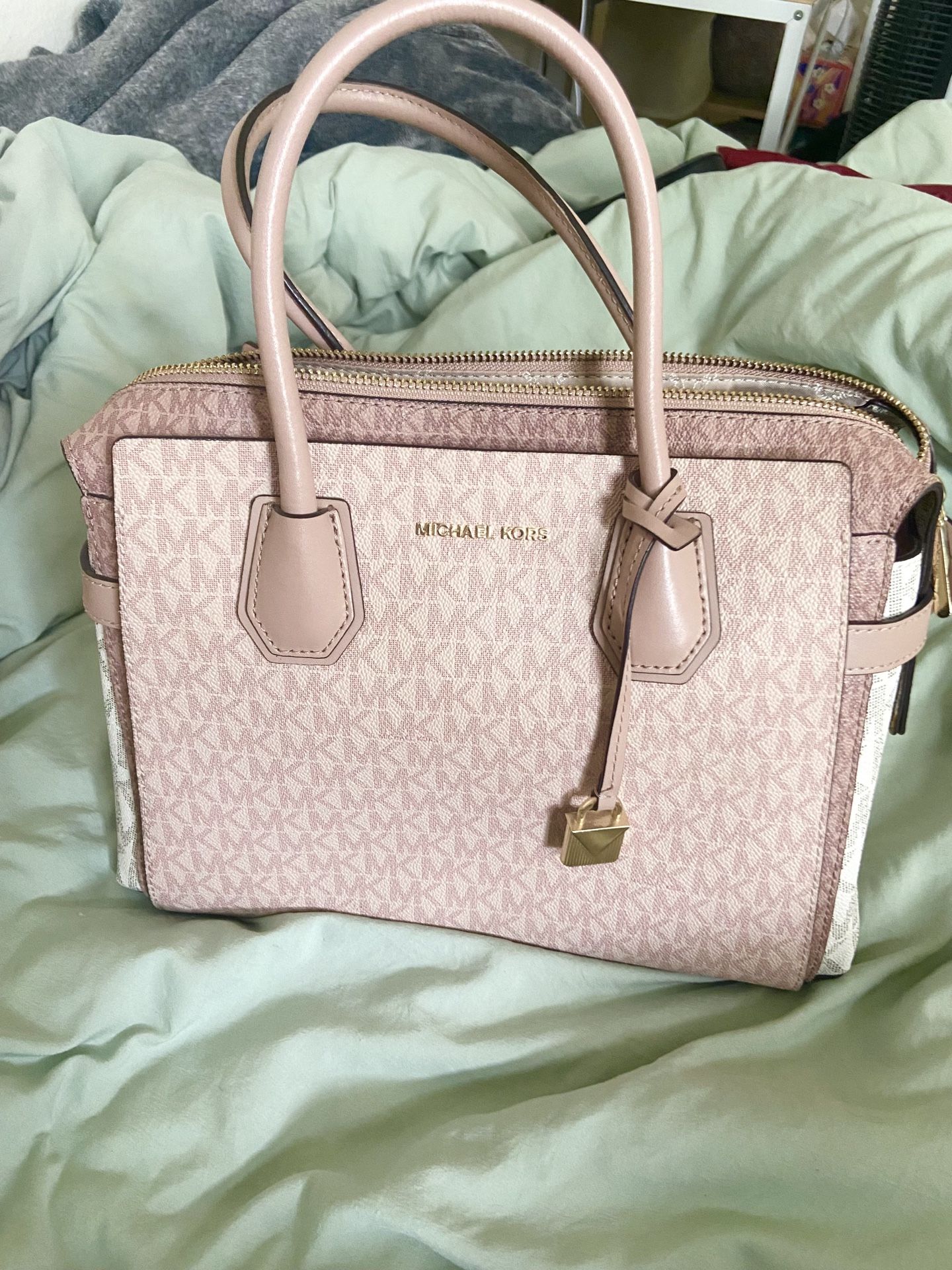 Michael Kors leather pink bag- Excellent condition