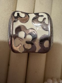 Mod Flower White & Silver Ring