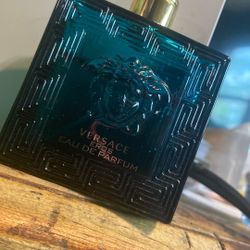 VERSACE EROS EAU DE PARFUM ( CAN SAMPLE IT BEFORE BUYIN TO SEE IF YOU LIKE IT OR IF ITS STRONG ENOUGH )