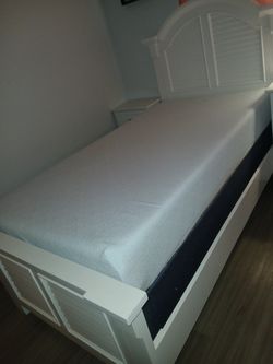 Twin Bed Boxspring And Mattress Nightstand 