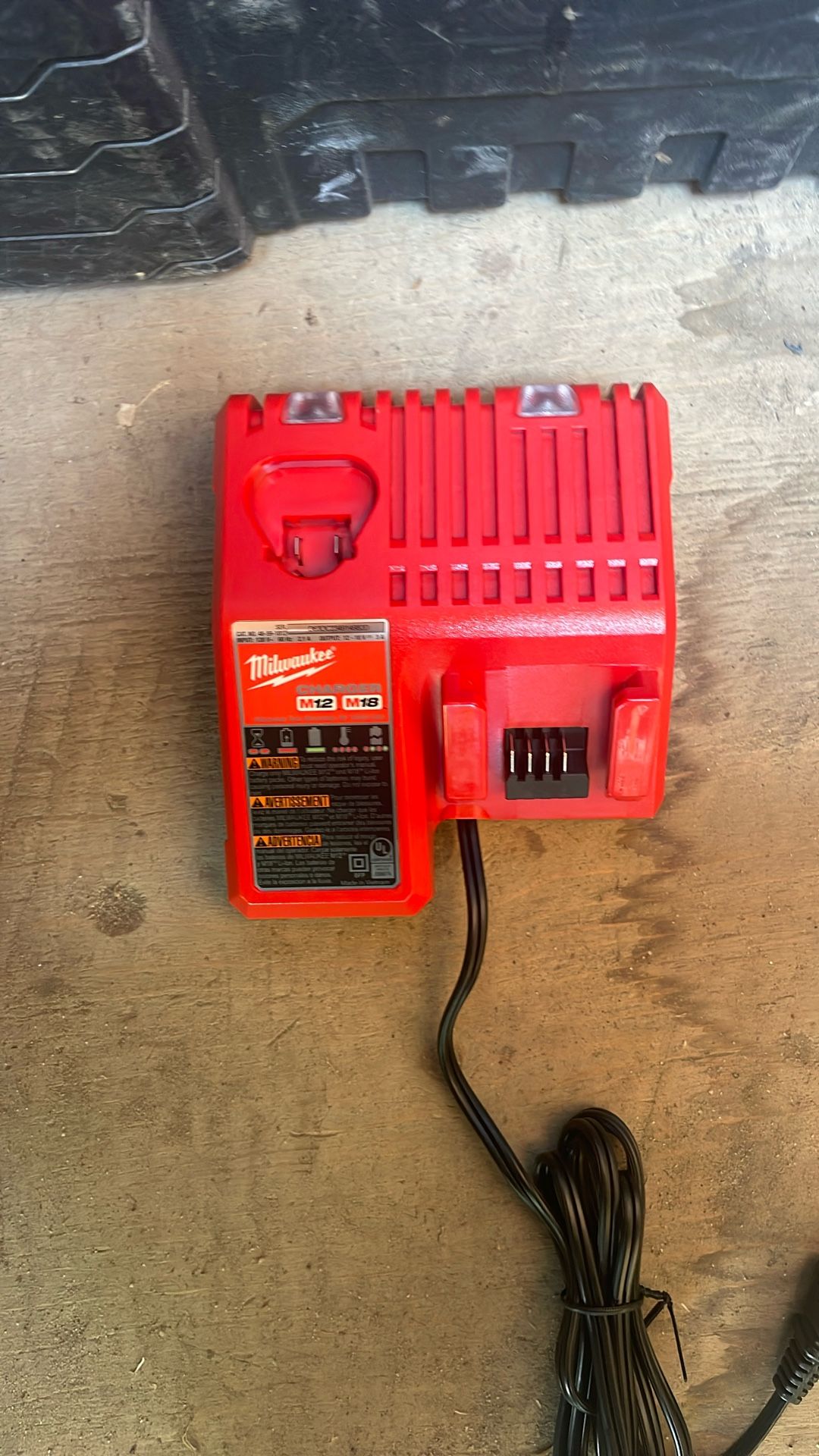 Cargador Milwaukee Nuevo