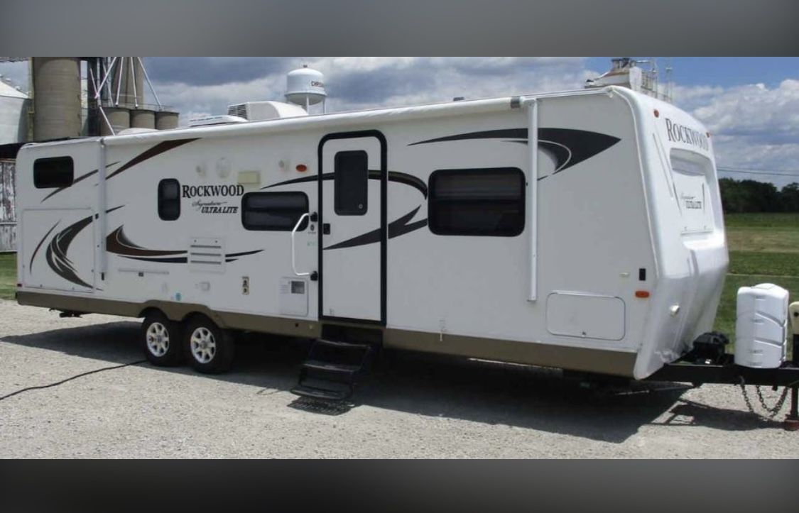 Used 2011 Forrest River Rockwood Signature Ultra $22k