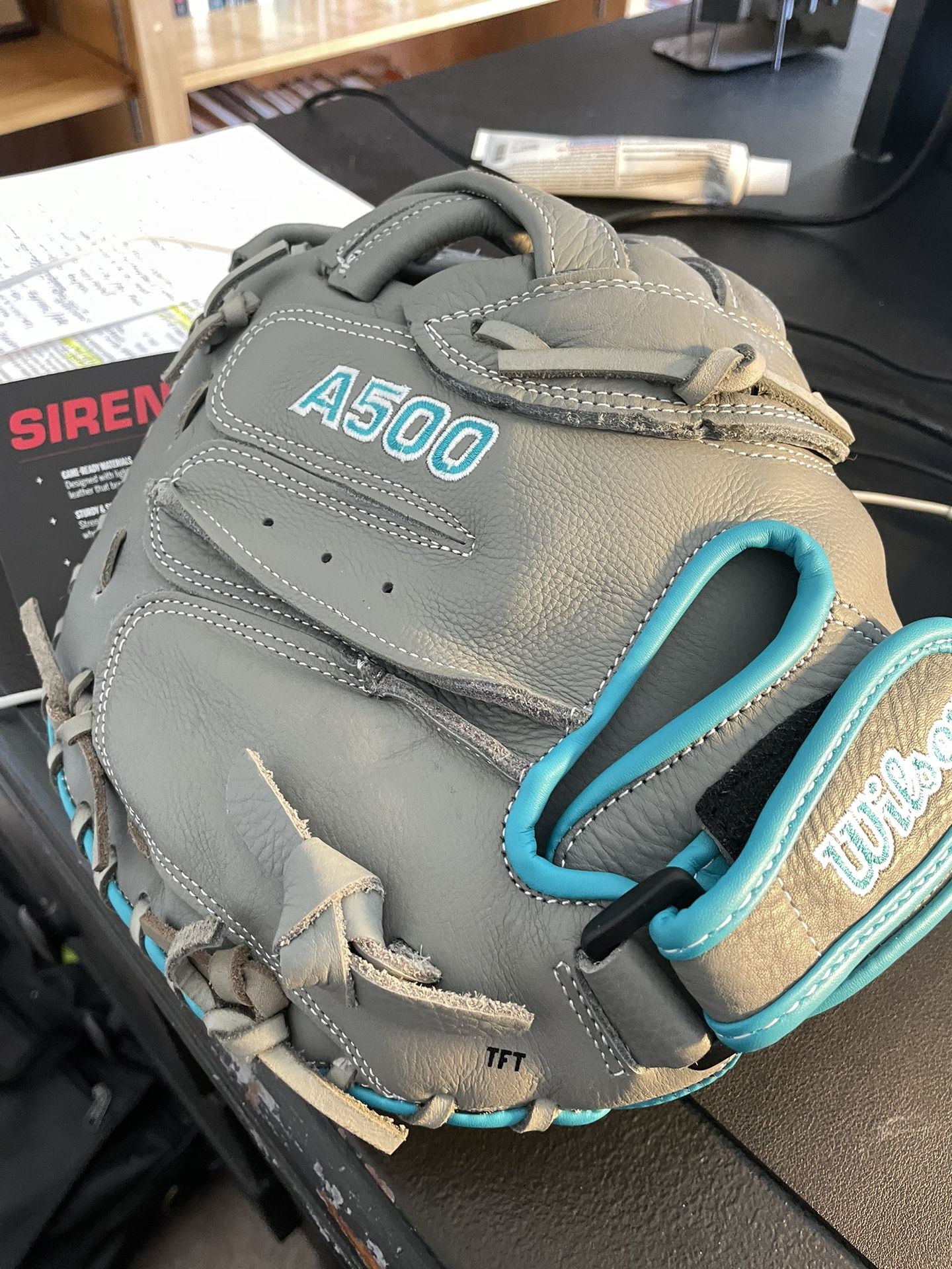 A500 Siren catchers Glove. 32”. Brand New. 