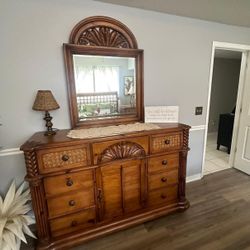 Dresser With Mirror 
