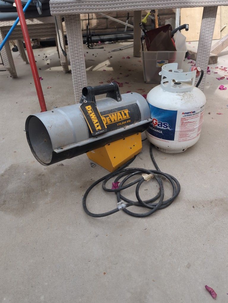 DeWalt 170,000 BTU Air Blower With Tank