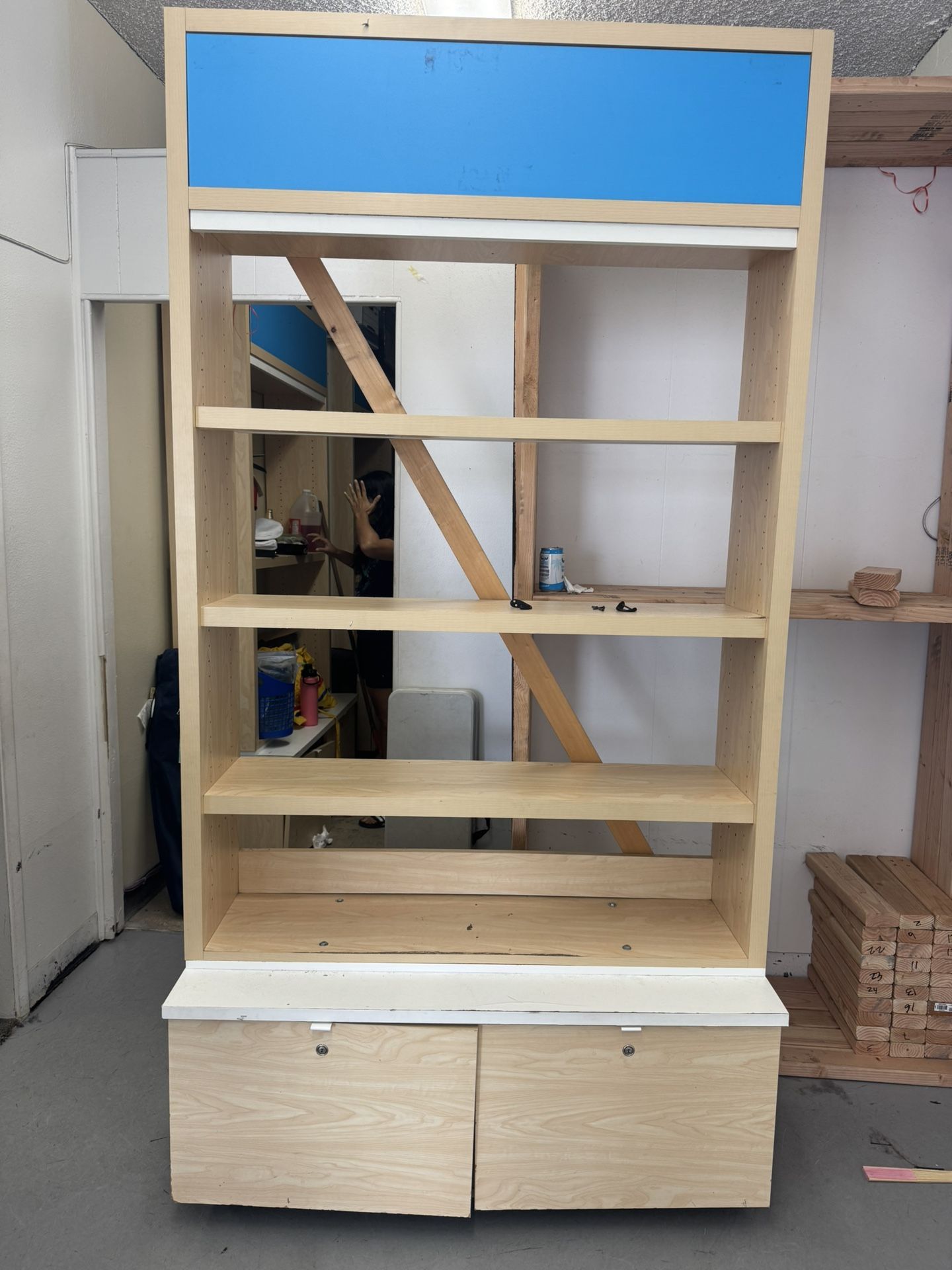 Drawers/ Shelves