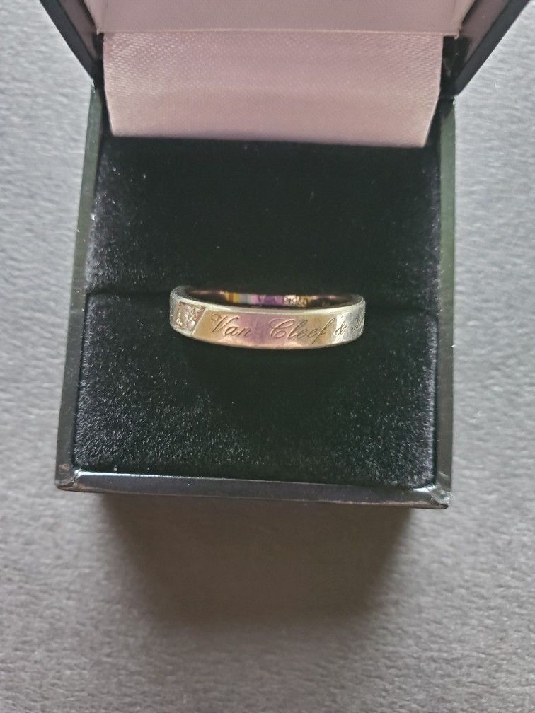 ORIGINAL AUTHENTIC Van Cleef & Arpels PLATINUM AND DIAMOND BAND