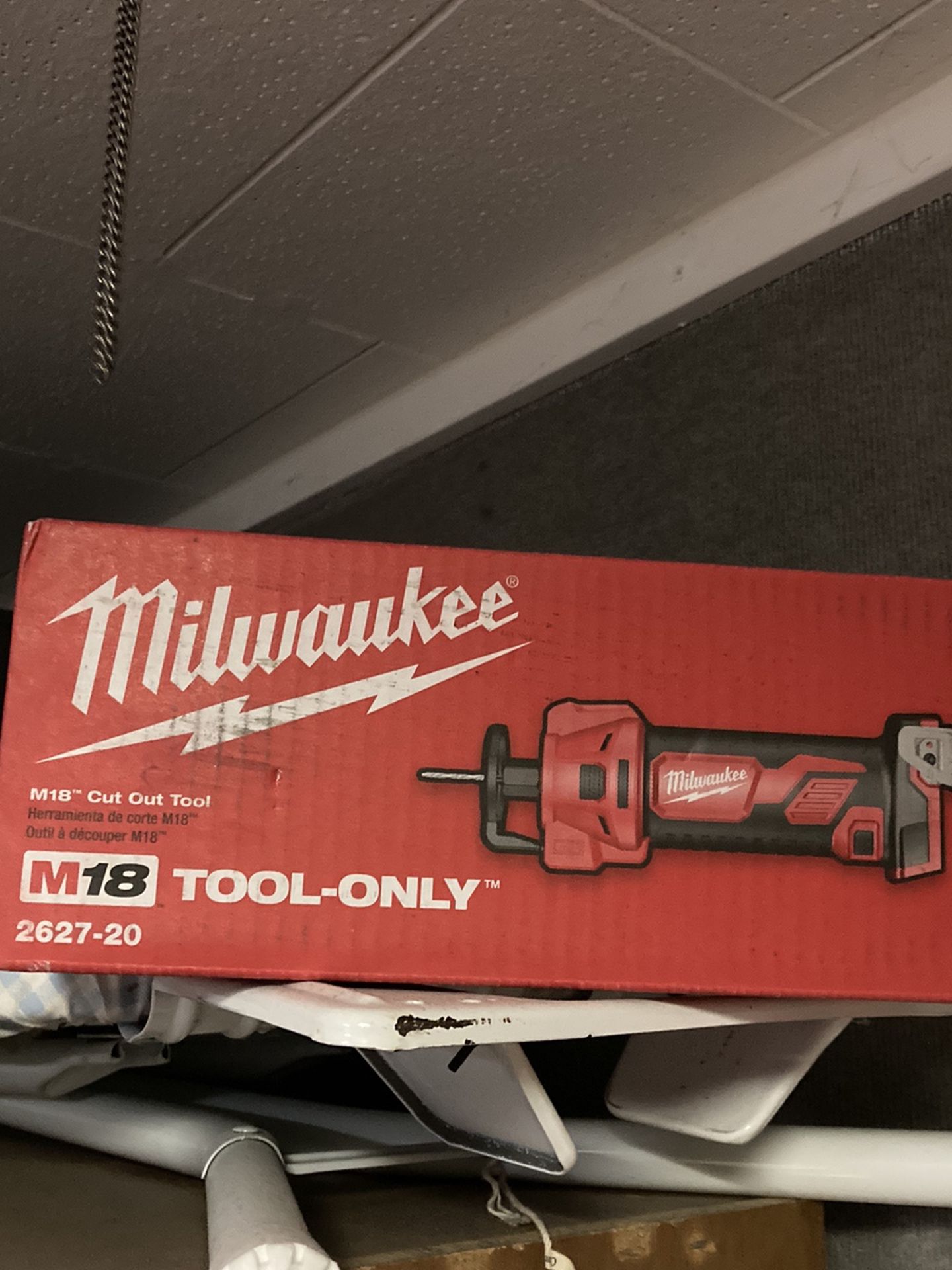 Milwaukee M18 Cut Out Tool