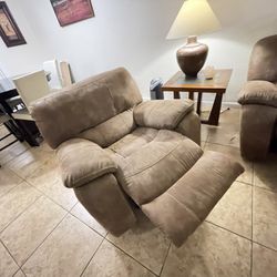 Reclining Sofa / Sectional Sofa / Loveseat / OFFERS WELCOME 