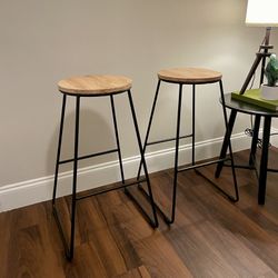 2 Matching Bar Stools [FREE Delivery🚚]