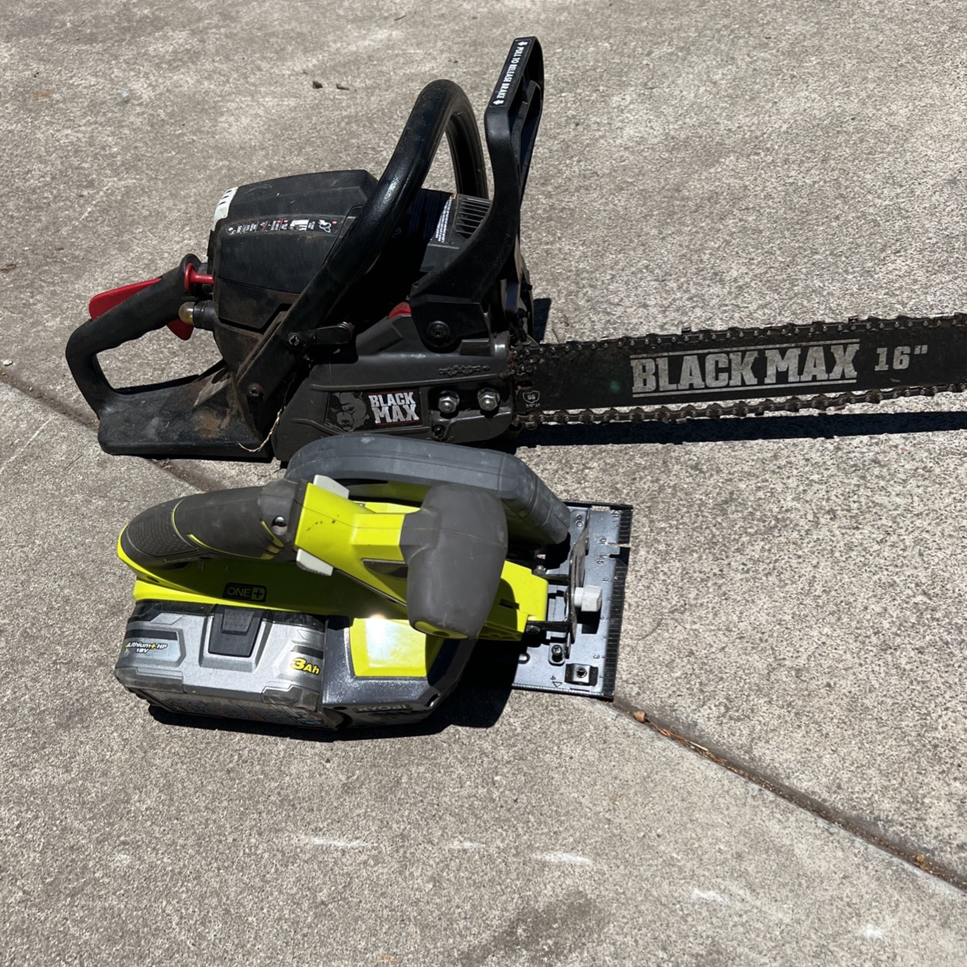 Chainsaw in Wood Saw
