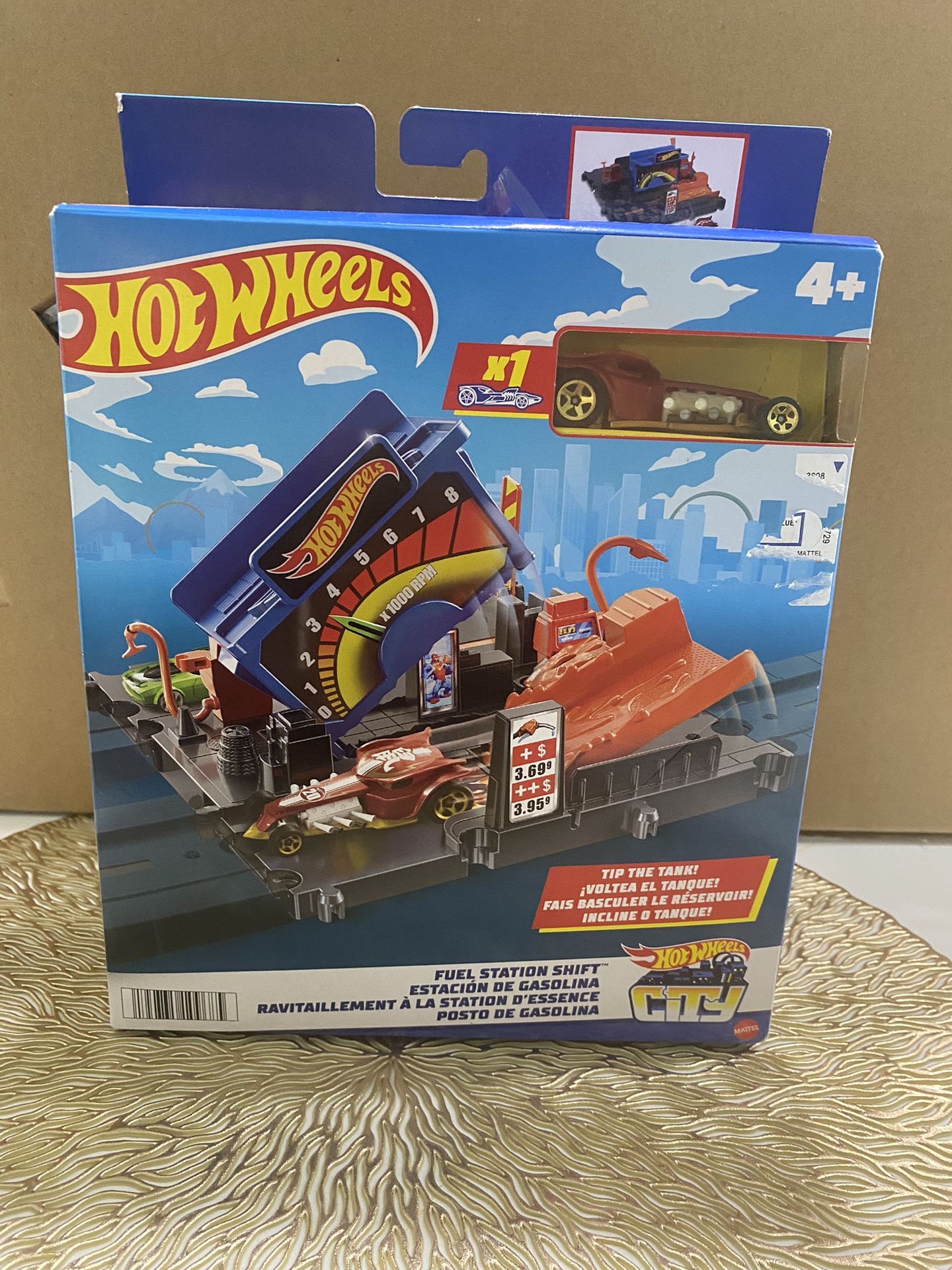 Hot Wheels City Fuel Station Shift Playset, 1 Car, Connects to other sets