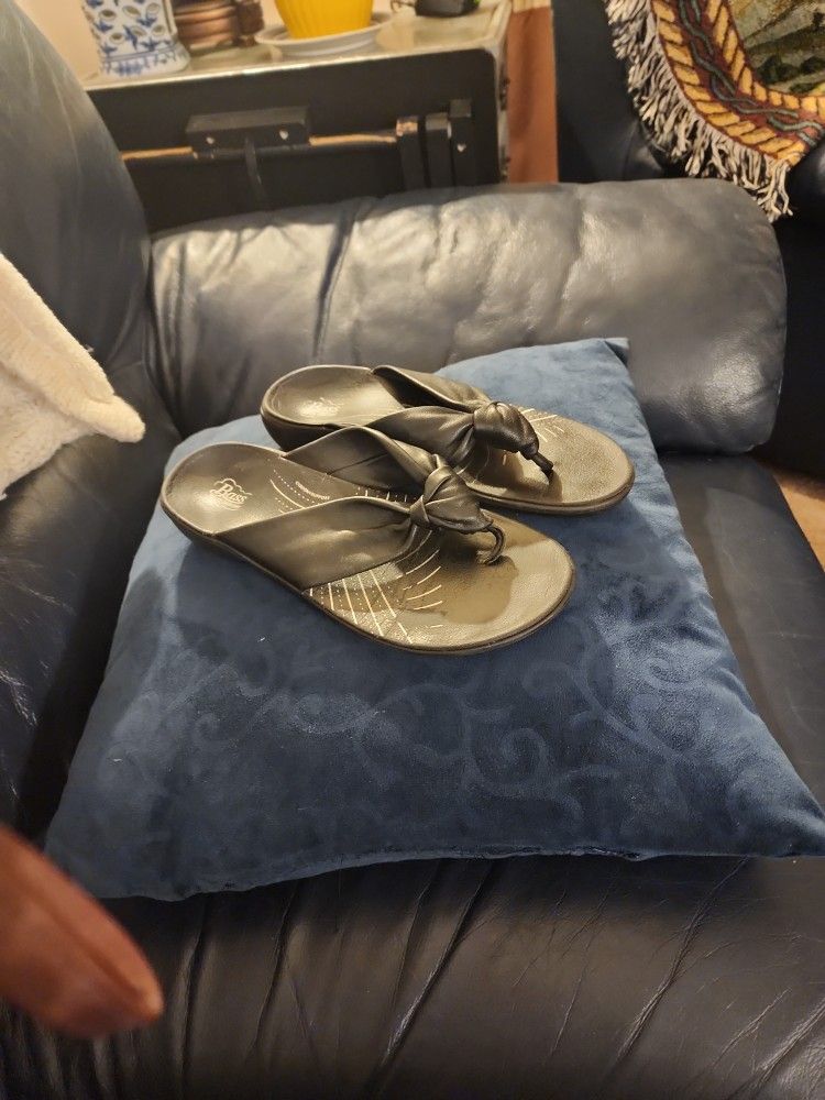 Sandles