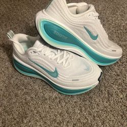 Women's Nike Vomero Plus 100 - White/Bleached Turq-Mint Foam