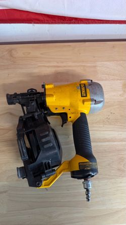 DeWalt 15 Degree Coil Roofing Nailer