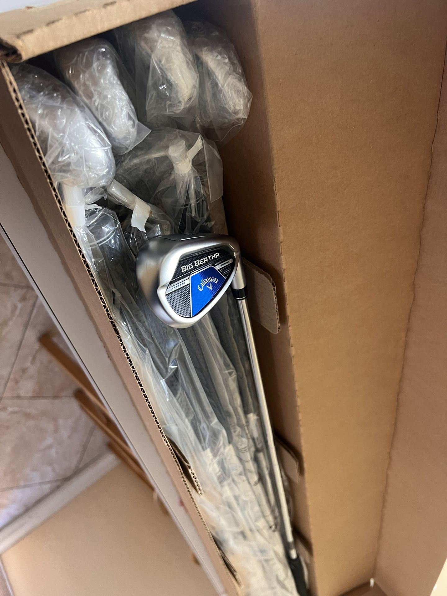 Brand New Callaway BIG BERTHA B21 Golf Clubs Complete Iron set (9 Clubs)