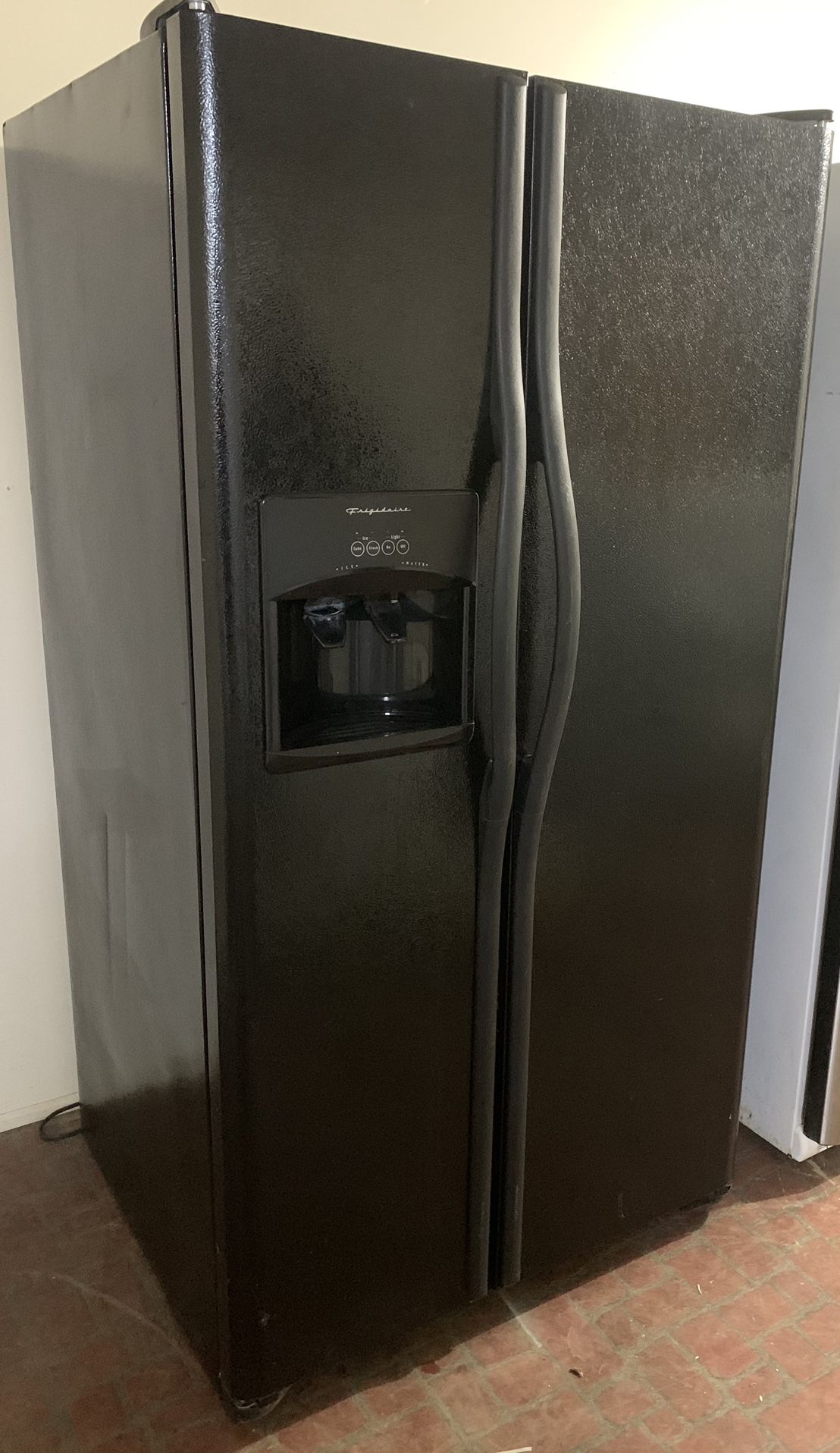 26 Cubic Ft Side By Side Refrigerator