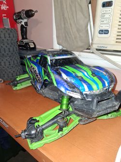 Traxxas maxx v2