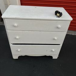 Solid Wood Dresser – Great Refurb Project