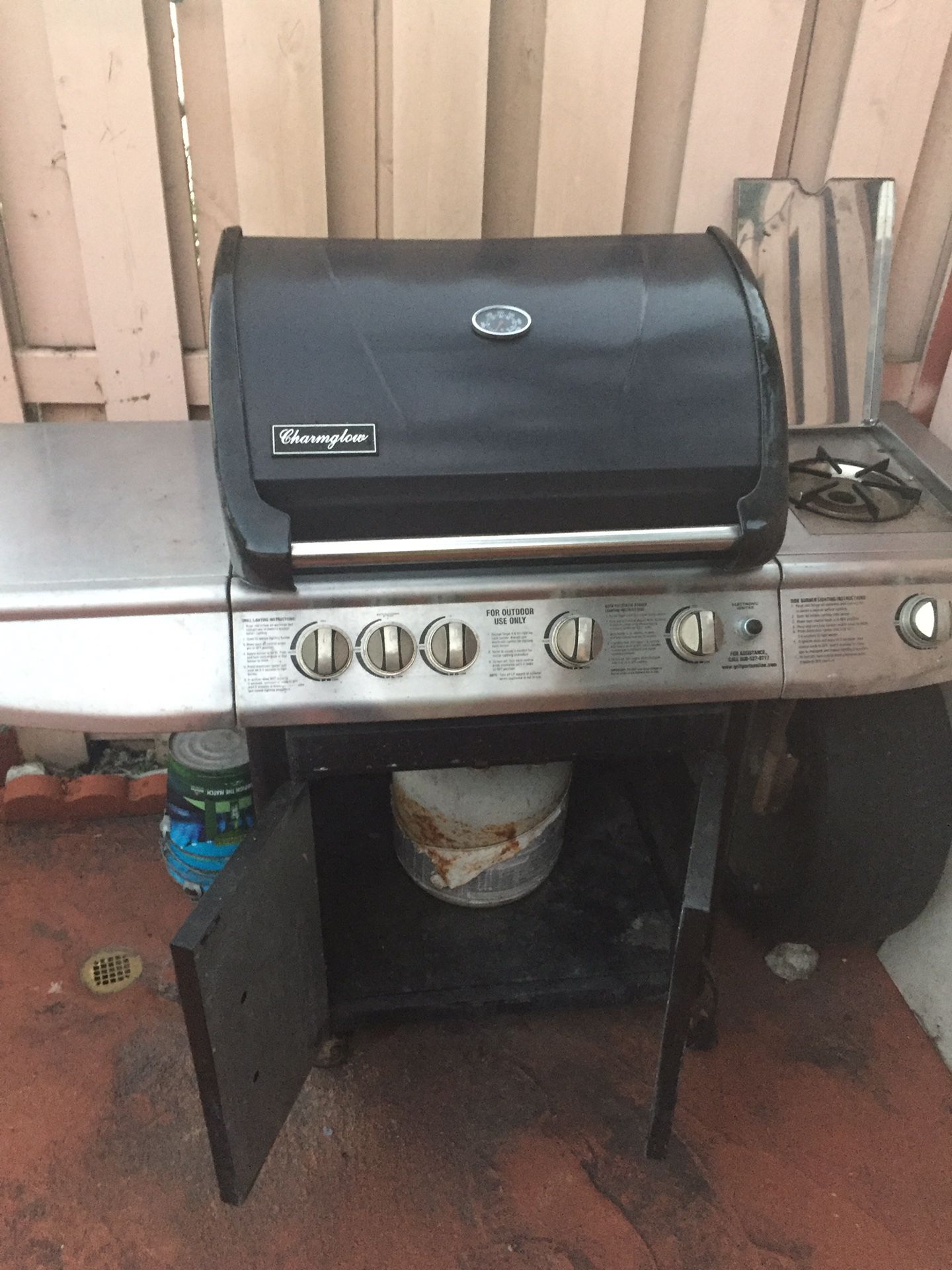 Charmglow grill 6 burner bbq 150 works perfect for Sale in Miami FL OfferUp