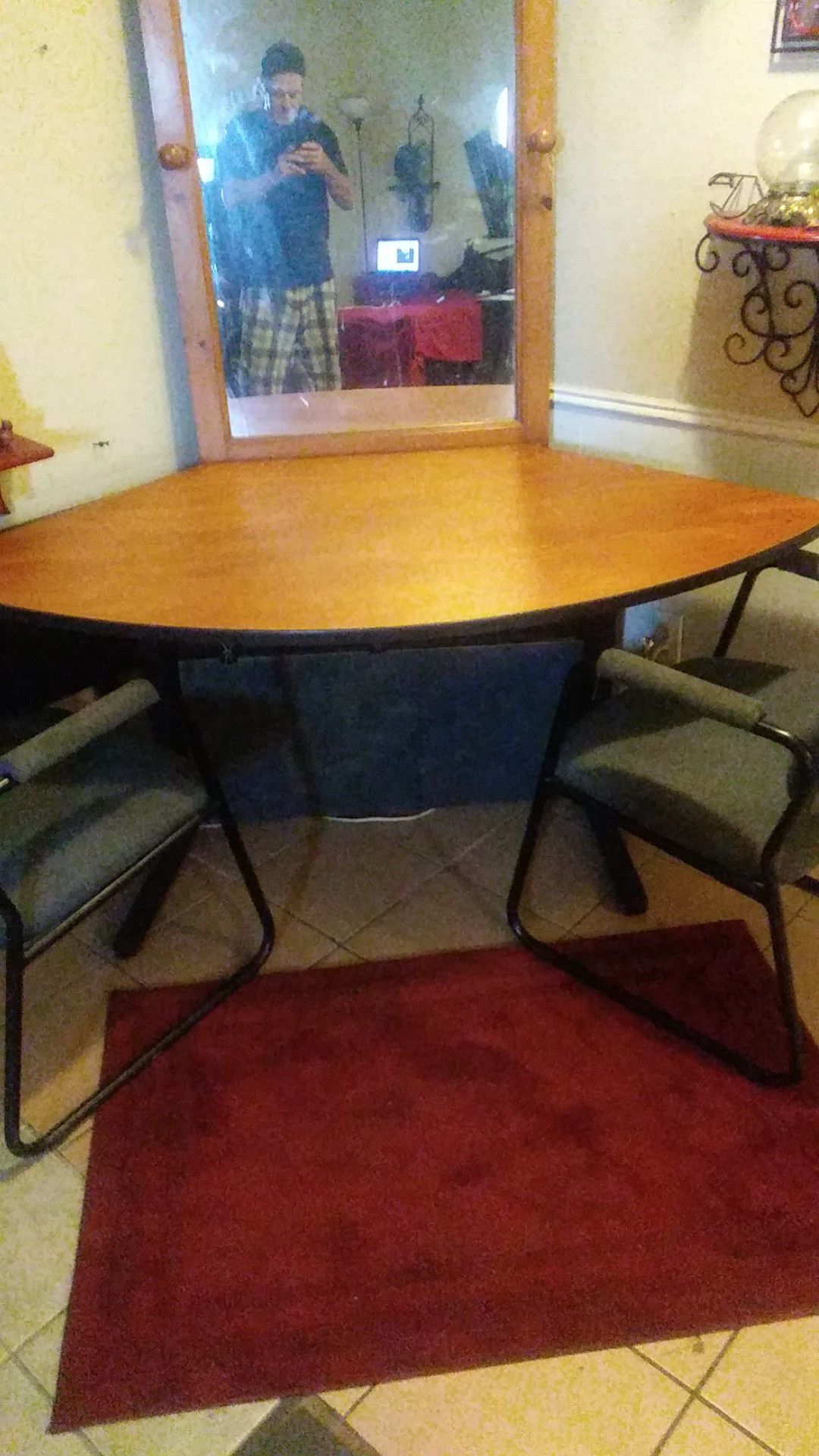 1/4 round corner table w/2 chairs