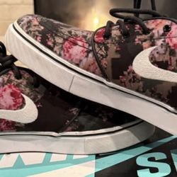 Pending. Stefan Janowski’s Floral Shoe- Like New (Size 8.5 Men’s. 