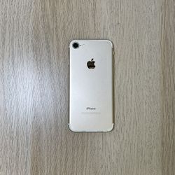 iPhone 7 - Unlocked - 32GB