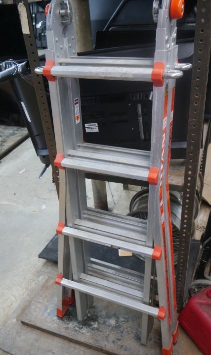 LITTLE GIANT ATI17 POSITIONAL LADDER PRE OWNED 886163-2