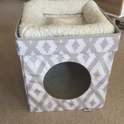 Large cat cube bed  19.55” height 16.5”width