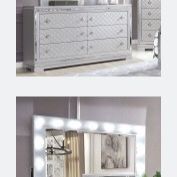 4 Pcs Of Bedroom Sets w Lighting Mirror