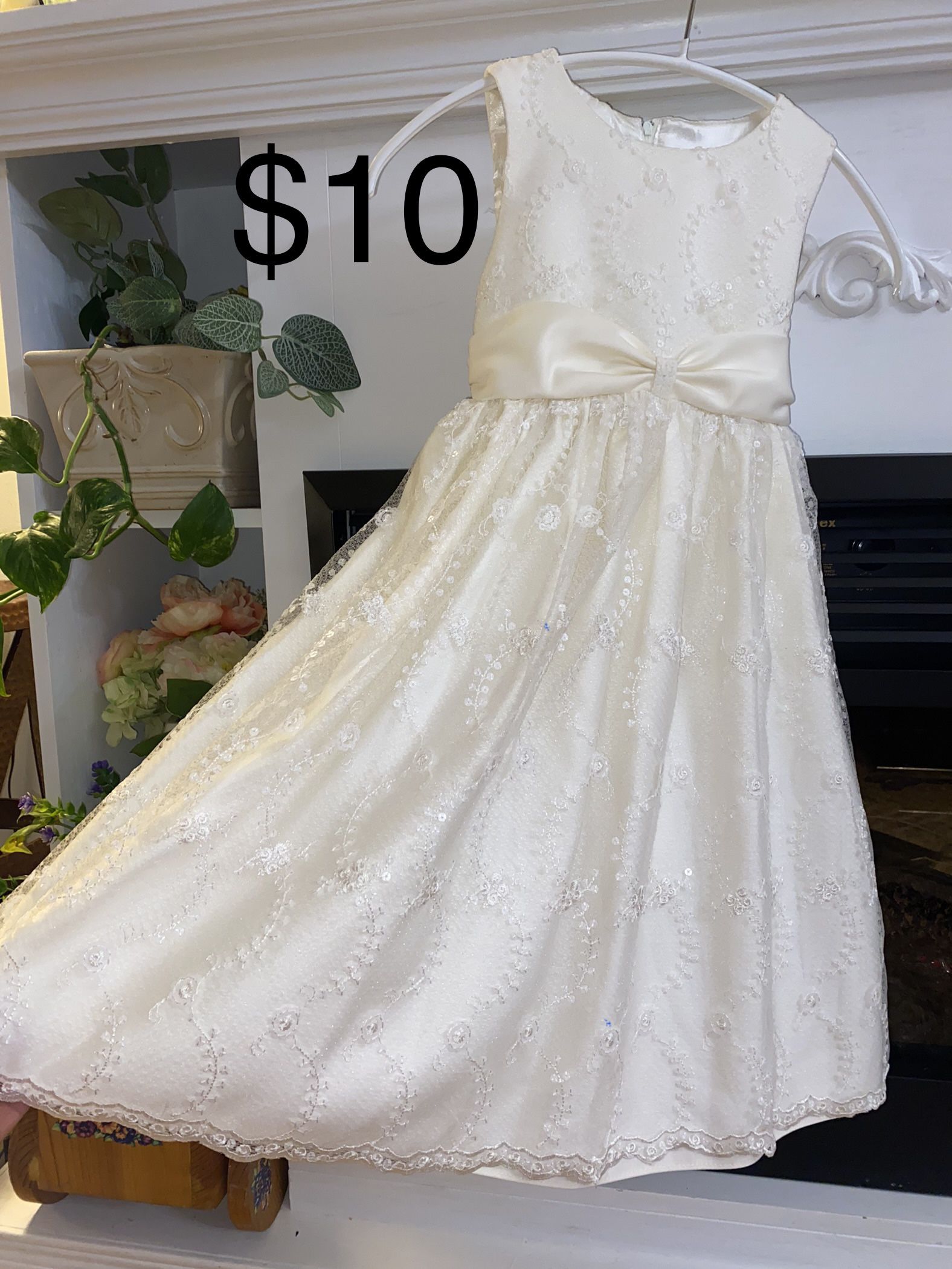 $10 Cinderella Girls Size 5 Just Dry Clean Like New Embroidery And Sequins Beautiful Dress